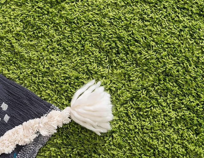 Unique Loom Solid Shag Collection Area Rug (4' 1" x 6' 1" Rectangle, Grass Green)