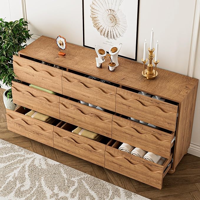 Anbuy 9 Drawers Dresser for Bedroom, Scalloped 63" Wide Modern Chest of Drawers with Hidden Handle, Wooden Dresser, Fluted Wood Closet Clothes Storage Organizer for Living Room, Hallway, Natural Oak