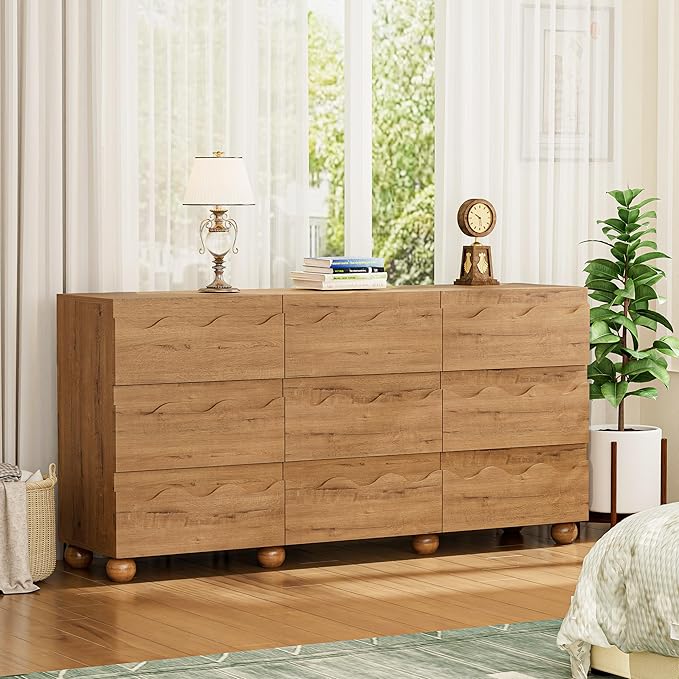 Anbuy 9 Drawers Dresser for Bedroom, Scalloped 63" Wide Modern Chest of Drawers with Hidden Handle, Wooden Dresser, Fluted Wood Closet Clothes Storage Organizer for Living Room, Hallway, Natural Oak
