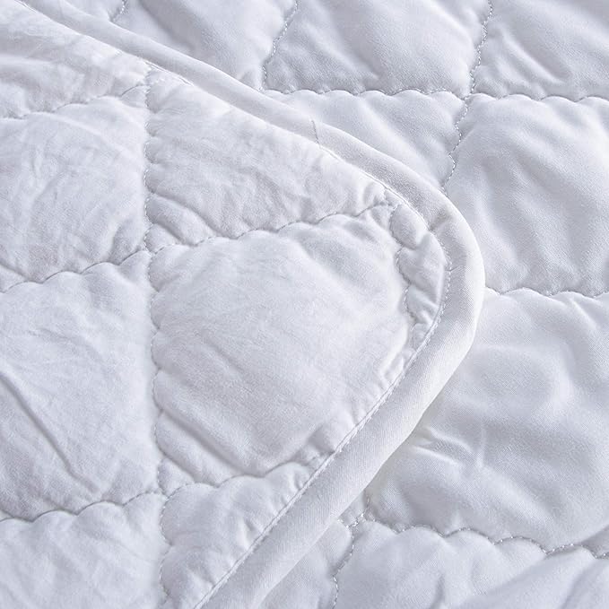 FLXXIE Machine Washable Microfiber Down Alternative Toddler Comforter, Super Soft and Lightweight Kids Crib Quilted Blanket for Stroller, Travel, 39x47 Inches, White