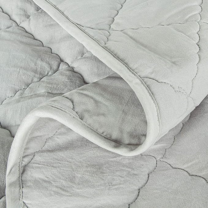 BEDSUM 100% Brushed Microfiber Down Alternative Toddler Comforter, Ultra Soft Lightweight and Warm Breathable Crib Quilted Blanket for Nursery Stroller Bed, 39x47 Inches, Light Grey