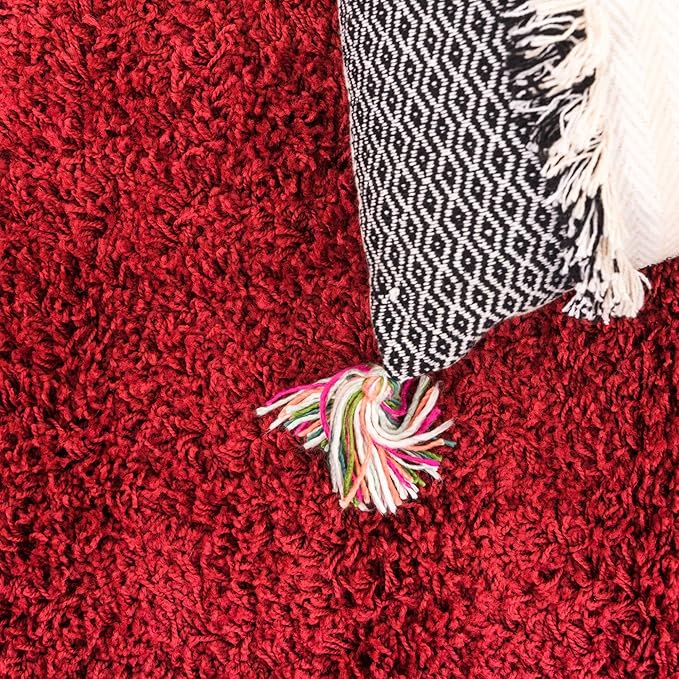 Unique Loom Solid Shag Collection Area Rug (5' 3" Round, Cherry Red)