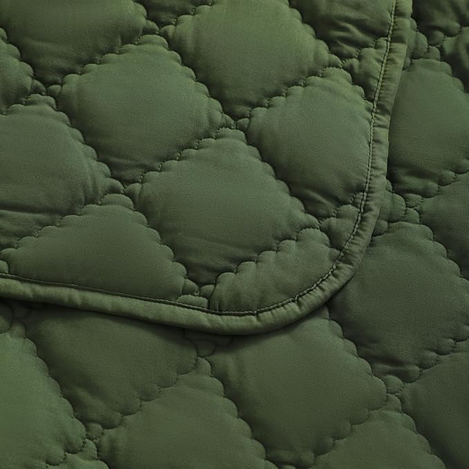 FLXXIE Machine Washable Microfiber Down Alternative Toddler Comforter, Super Soft and Lightweight Kids Crib Quilted Blanket for Stroller, Travel, 39x47 Inches, Olive