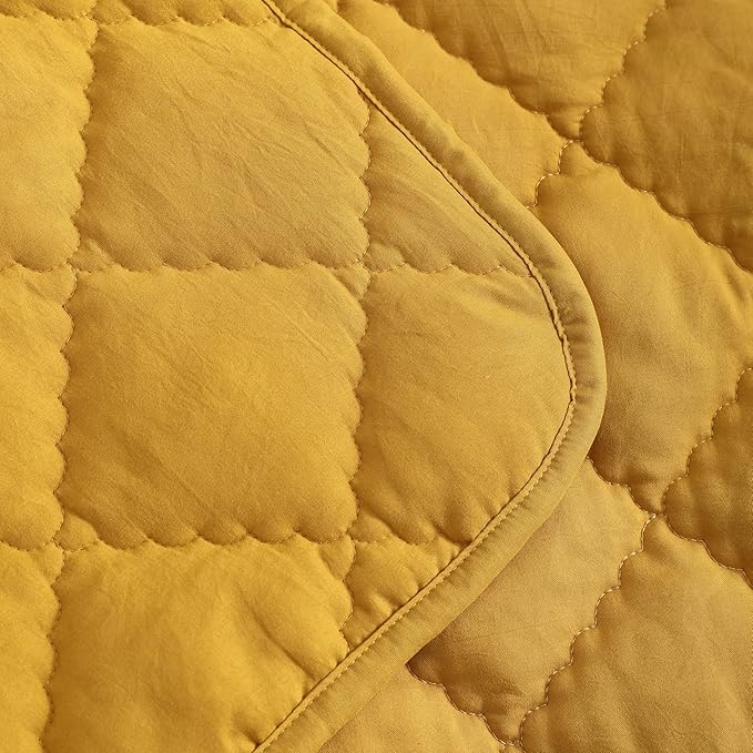 FLXXIE Machine Washable Microfiber Down Alternative Oversized Toddler Comforter, Super Soft and Lightweight Kids Crib Quilted Blanket for Stroller, Travel, 43x60 Inches, Yellow